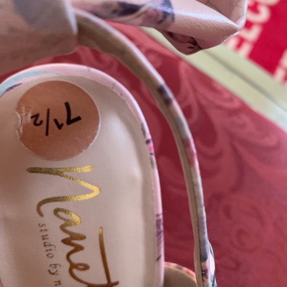 Size 7 1/2 heels - Picture 4 of 4